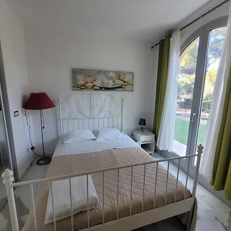 Angelina Front Apartment *