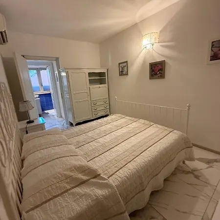 Angelina Front גרימו