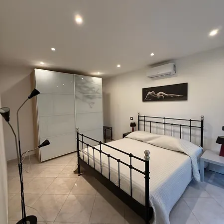 Angelina Front Apartment